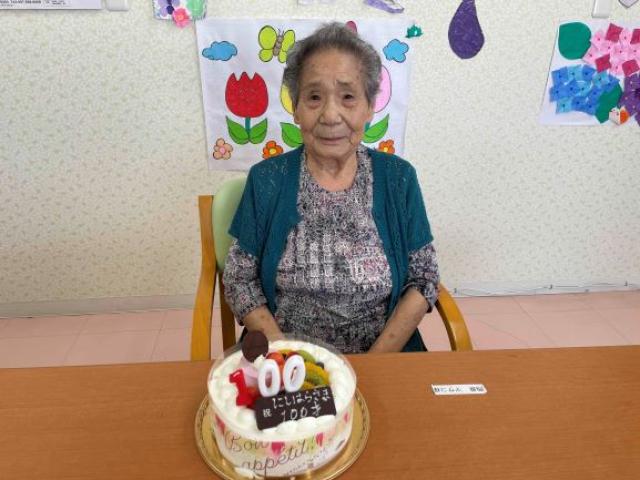 100歳　またまたおめでとうございますの写真2